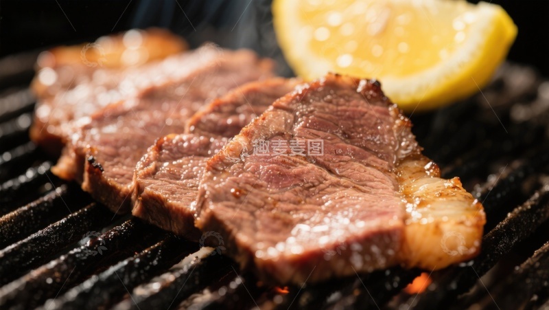 高清大图下载【趣麦麦图】烤架上的牛排与柠檬