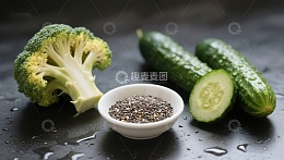新鲜蔬菜与奇亚籽的组合