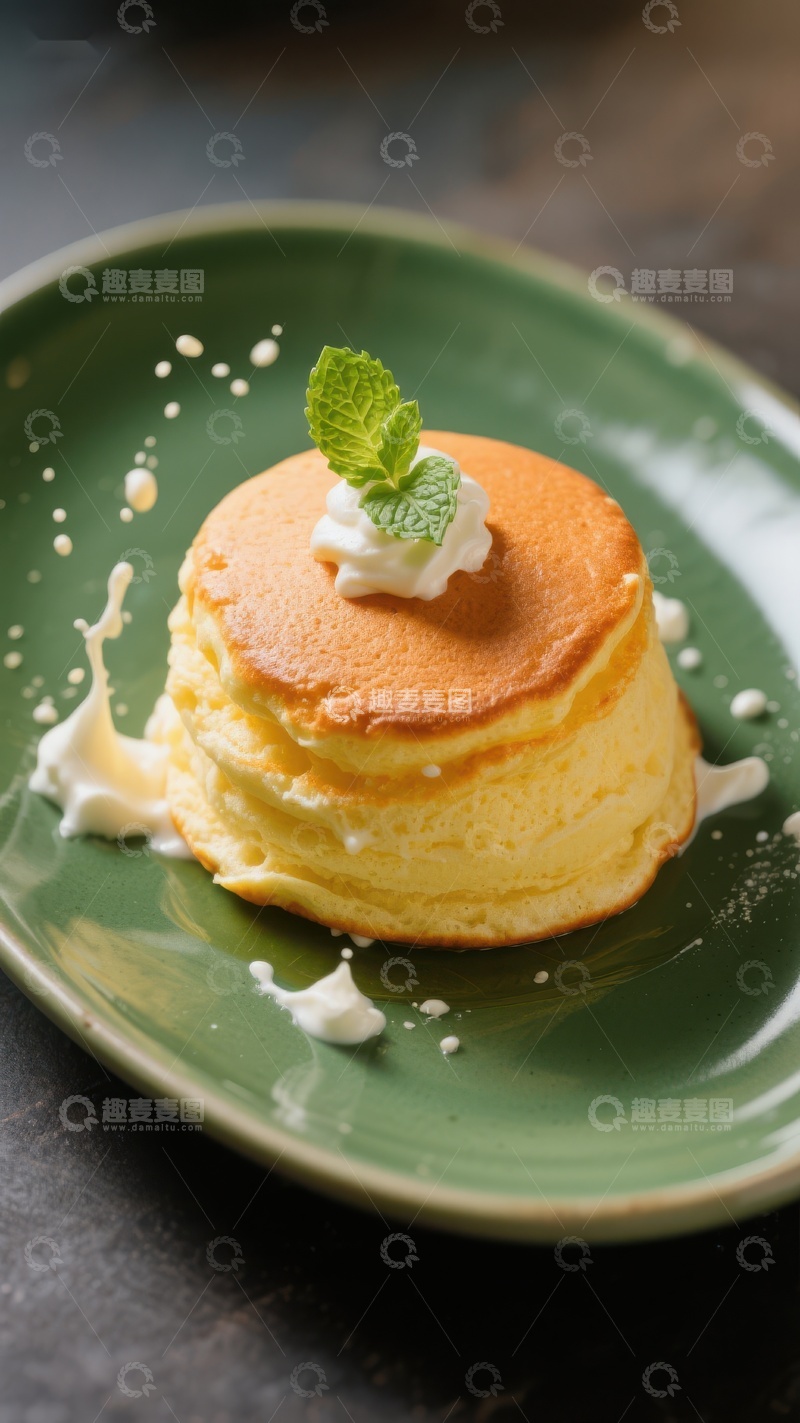 高清大图下载【趣麦麦图】轻乳酪蛋糕配奶油与薄荷