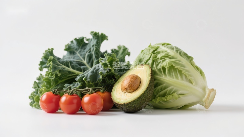 高清大图下载【趣麦麦图】新鲜蔬菜组合：羽衣甘蓝、牛油果和樱桃番茄
