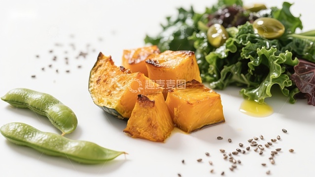烤南瓜配生菜和豌豆荚