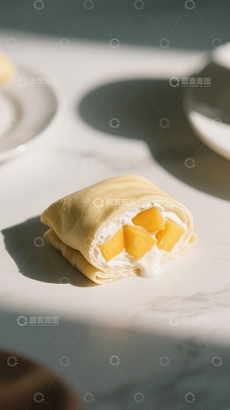 芒果奶油卷饼，阳光下的美味