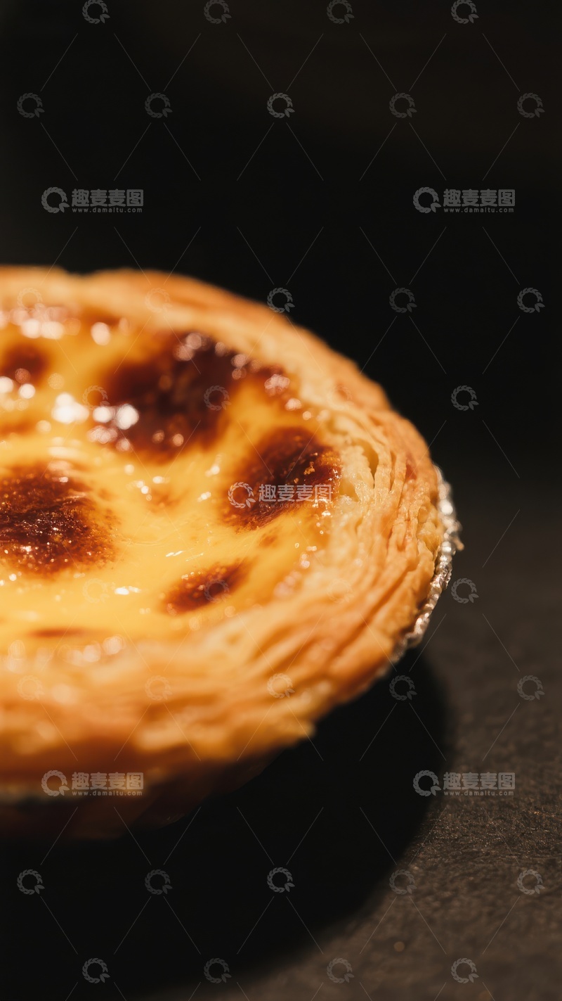 高清大图下载【趣麦麦图】金黄蛋挞特写，表面焦糖化