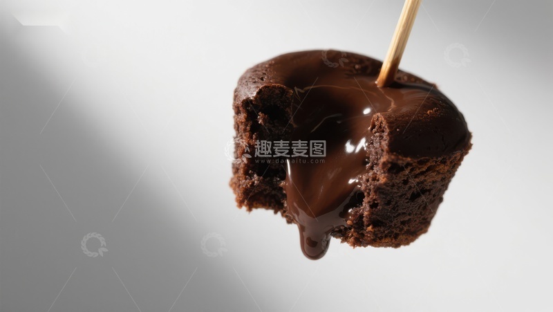 高清大图下载【趣麦麦图】巧克力蛋糕块，酱汁滴落