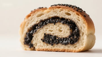 黑芝麻面包卷切面展示