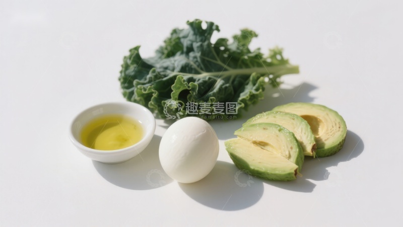 高清大图下载【趣麦麦图】新鲜食材组合：羽衣甘蓝、牛油果与鸡蛋