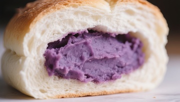 紫薯馅面包的诱人特写