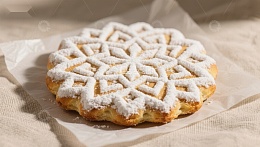 精致雪flake图案糕点