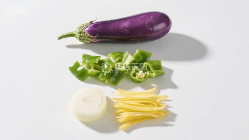 高清大图下载【趣麦麦图】切好的茄子青椒洋葱与姜丝