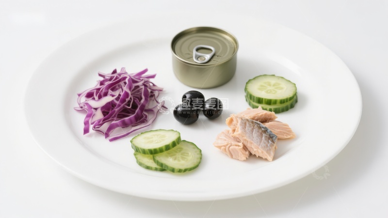 高清大图下载【趣麦麦图】盘中摆放的罐头鱼与蔬菜