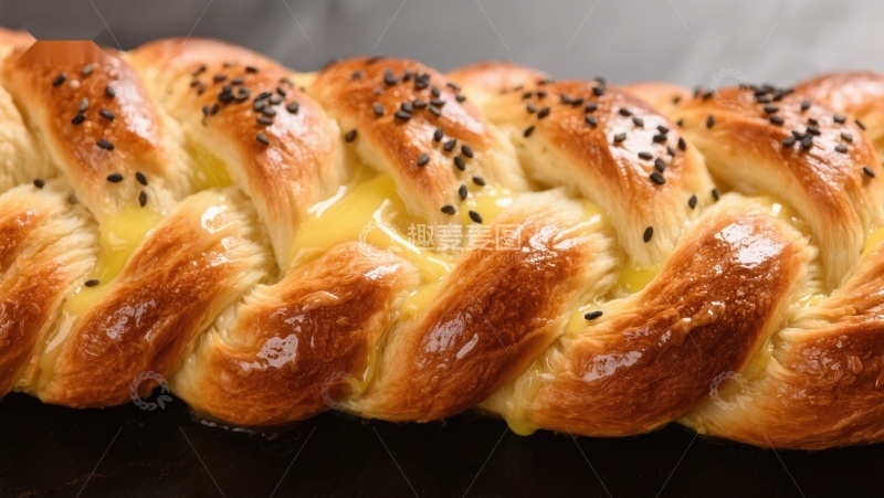 金黄酥脆的麻花面包