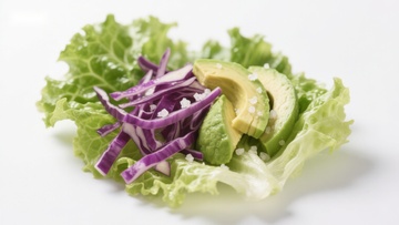 生菜紫甘蓝牛油果沙拉