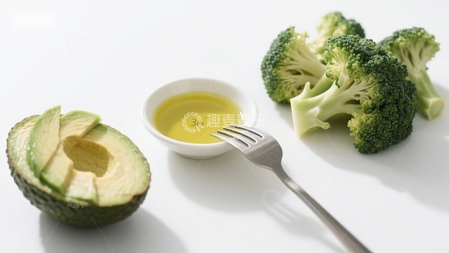 牛油果西兰花与橄榄油