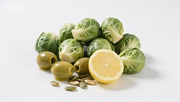 新鲜蔬菜与柠檬橄榄组合
