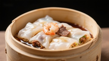 蒸笼中的鲜美虾仁肠粉