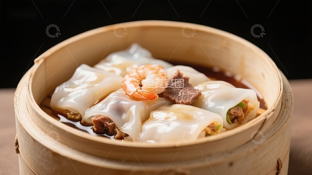 蒸笼中的鲜美虾仁肠粉
