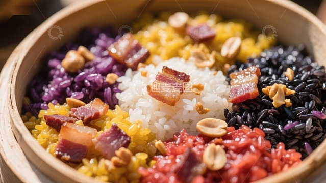 五彩糯米饭，丰富食材点缀