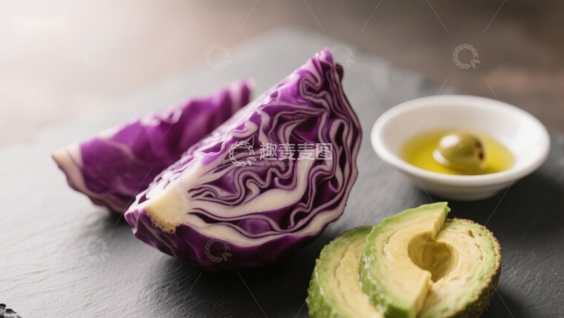 高清大图下载【趣麦麦图】紫甘蓝与牛油果切片摆盘