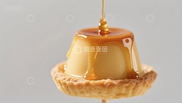焦糖布丁倒入挞壳