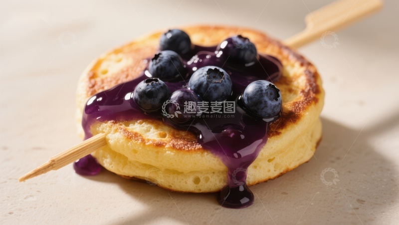 高清大图下载【趣麦麦图】蓝莓酱淋面的小型煎饼