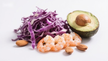 虾仁紫甘蓝牛油果坚果组合