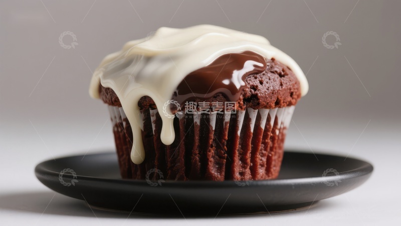 高清大图下载【趣麦麦图】巧克力纸杯蛋糕配双色糖霜