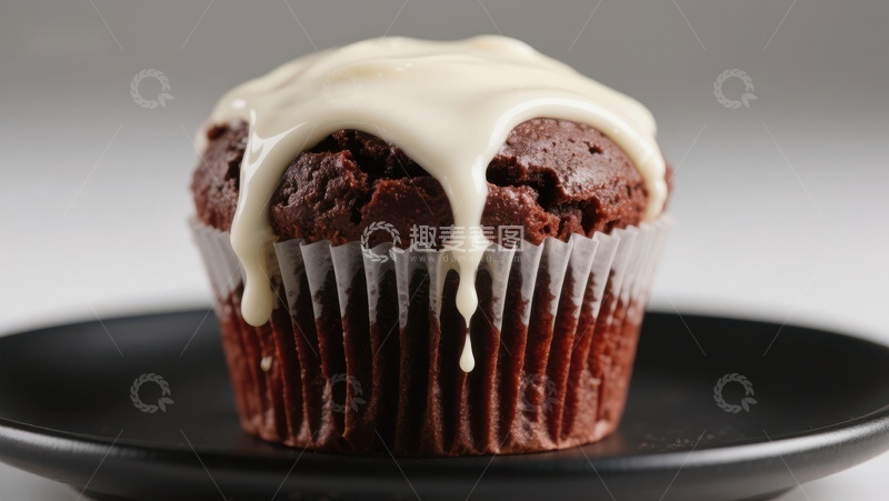 高清大图下载【趣麦麦图】巧克力纸杯蛋糕配白色糖霜