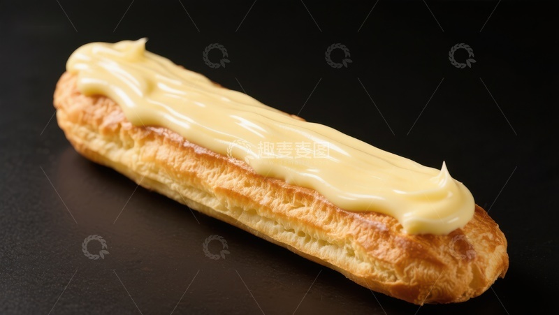 高清大图下载【趣麦麦图】奶油覆盖的长形酥皮糕点