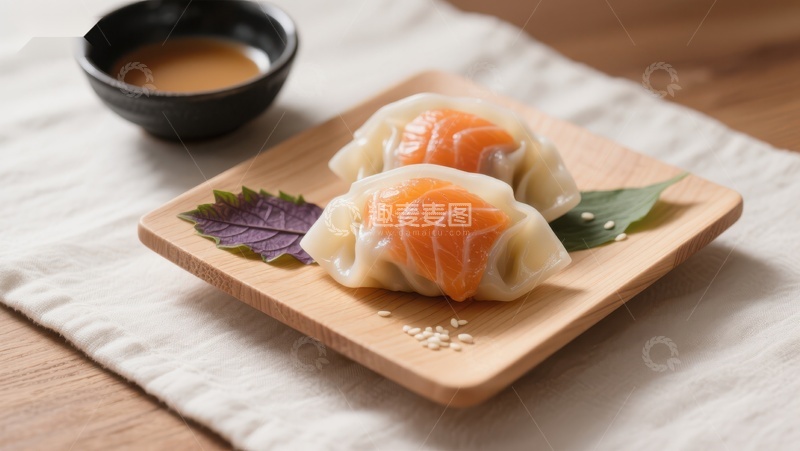 高清大图下载【趣麦麦图】三文鱼饺子配酱油碟