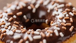 巧克力糖霜甜甜圈特写