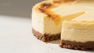 浓郁芝士蛋糕，焦糖点缀
