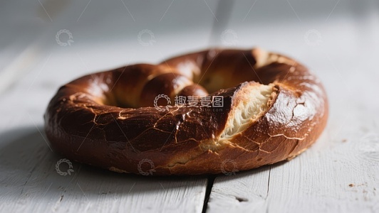 新鲜出炉的脆皮面包圈