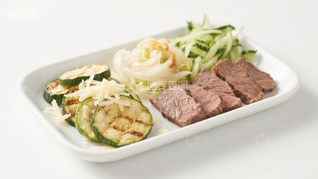 烤牛肉配蔬菜拼盘