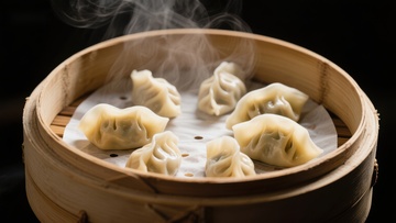 热气腾腾的蒸饺