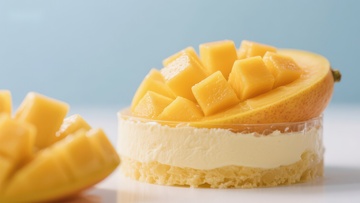 芒果慕斯蛋糕，清新美味