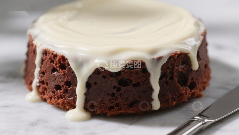高清大图下载【趣麦麦图】巧克力蛋糕配奶油白酱