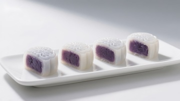 紫薯馅糕点整齐排列于白色盘中