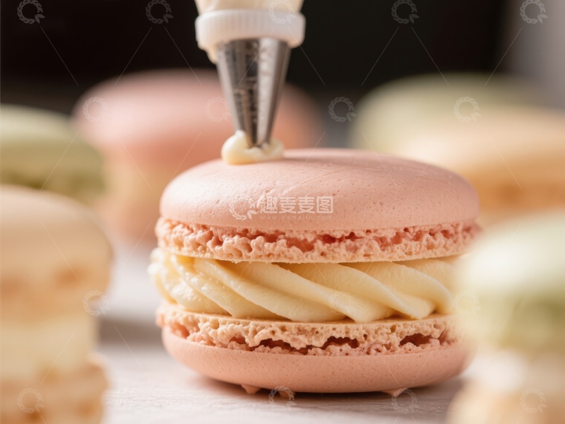 高清大图下载【趣麦麦图】奶油挤入马卡龙的特写镜头