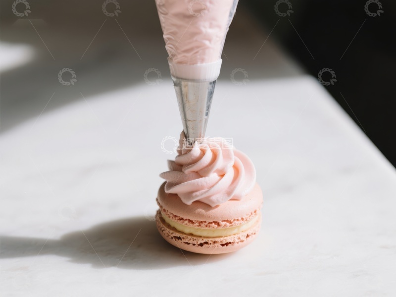 高清大图下载【趣麦麦图】粉色马卡龙挤奶油特写