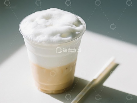 冰咖啡特写，泡沫丰富