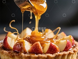 蜂蜜倾泻于苹果挞之上