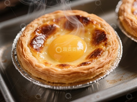 新鲜出炉的蛋挞，热气腾腾