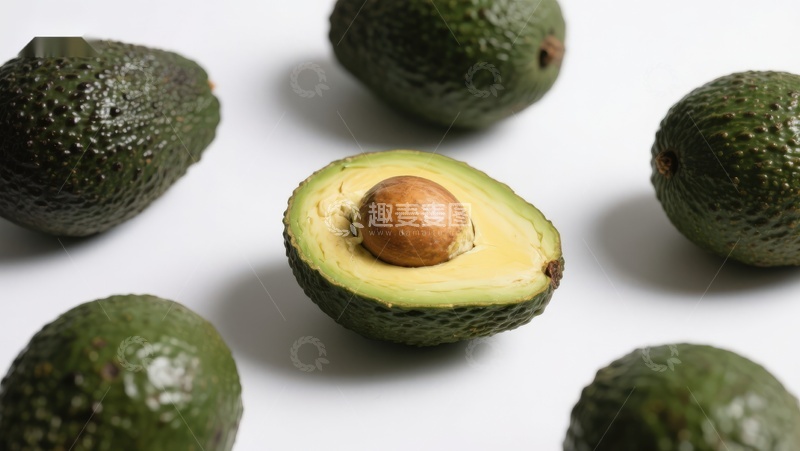 高清大图下载【趣麦麦图】切开的牛油果与完整果实