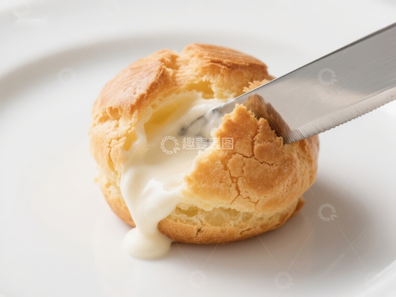 高清大图下载【趣麦麦图】奶油泡芙被刀切开，奶油流出