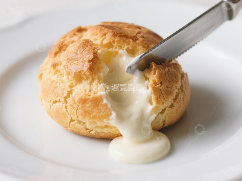 高清大图下载【趣麦麦图】奶油泡芙被刀切开，奶油流出