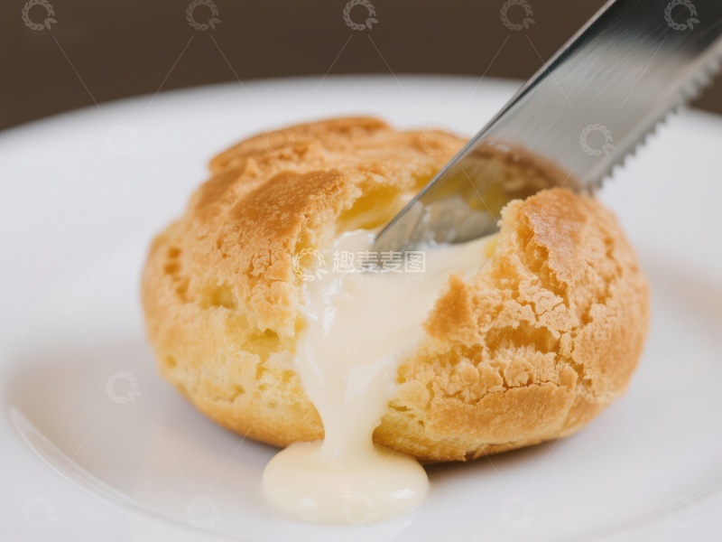 高清大图下载【趣麦麦图】奶油泡芙被刀切开，奶油流出