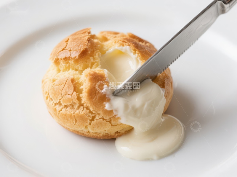 高清大图下载【趣麦麦图】奶油泡芙被刀切开，奶油流出