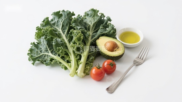新鲜蔬菜与牛油果摆盘