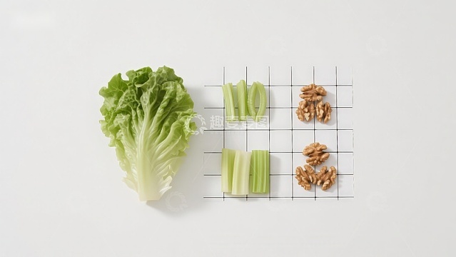 生菜芹菜核桃食材排列
