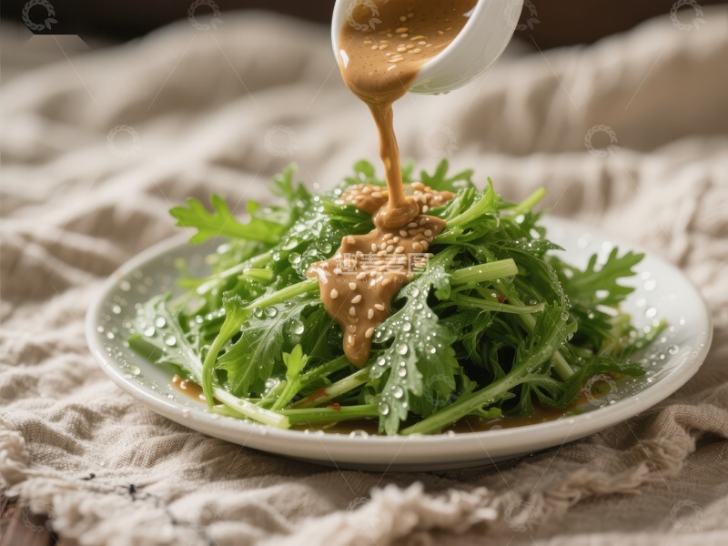 高清大图下载【趣麦麦图】芝麻酱浇淋新鲜绿叶蔬菜